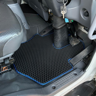 Ворсовые коврики на Isuzu Forward V узкая кабина 2007 - 2025 в Якутске