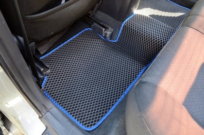 Коврики на Toyota Avensis II 2002 - 2008 в Якутске