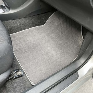 Коврики на Toyota Auris I 2006 - 2012 в Якутске