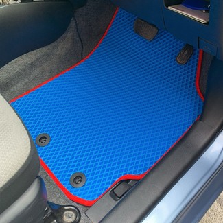 Ворсовые коврики на Toyota Vitz III 2010 - 2020 в Якутске