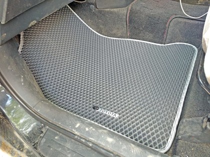 Ворсовые коврики на Toyota Wish I 2003 - 2009 в Якутске