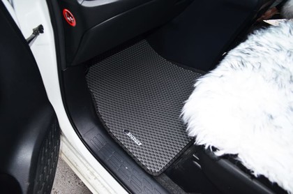 Коврики на Toyota Voxy (R80) 2014 - 2021 в Якутске