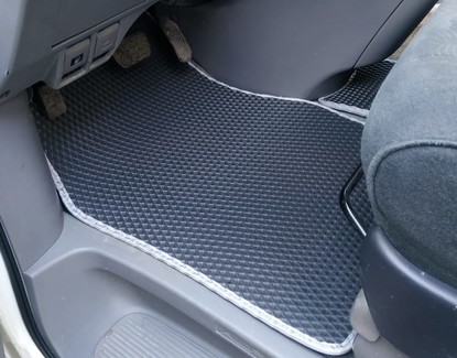 Коврики на Toyota Alphard (H10) 2002 - 2008 в Якутске