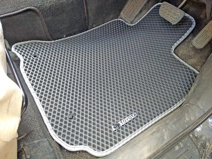Ворсовые коврики на Toyota Wish I 2003 - 2009 в Якутске