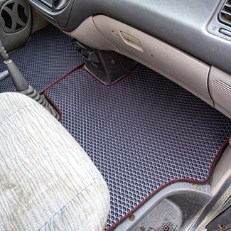 Коврики на Mitsubishi Space Gear 1994 - 2007 в Якутске
