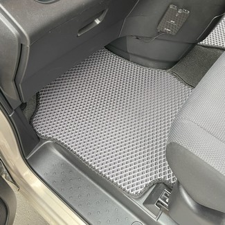Коврики на Nissan Serena (C26) 2010 - 2016 в Якутске