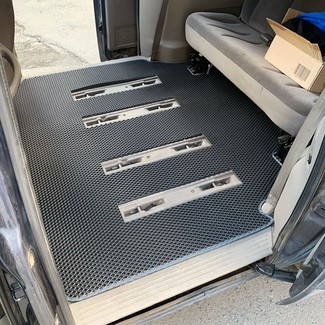 Коврики на Chrysler Town and Country IV короткая база 2000 - 2007 в Якутске